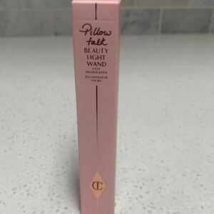 Charlotte Tilbury BEAUTY LIGHT WAND
PILLOW TALK